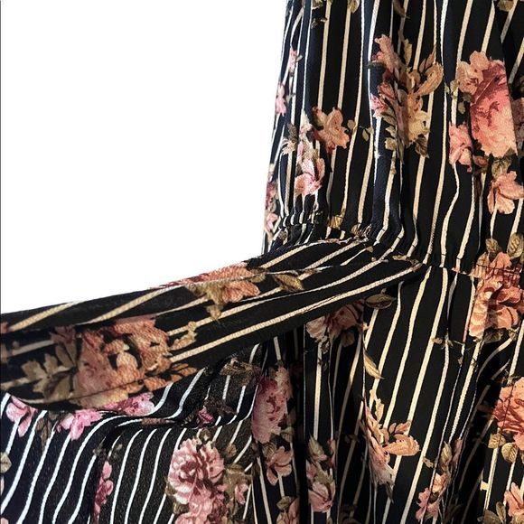 Rue 21 Floral striped maxi Romper Dress Half Sleeves
Shorts + criss cross neck - Picture 4 of 8